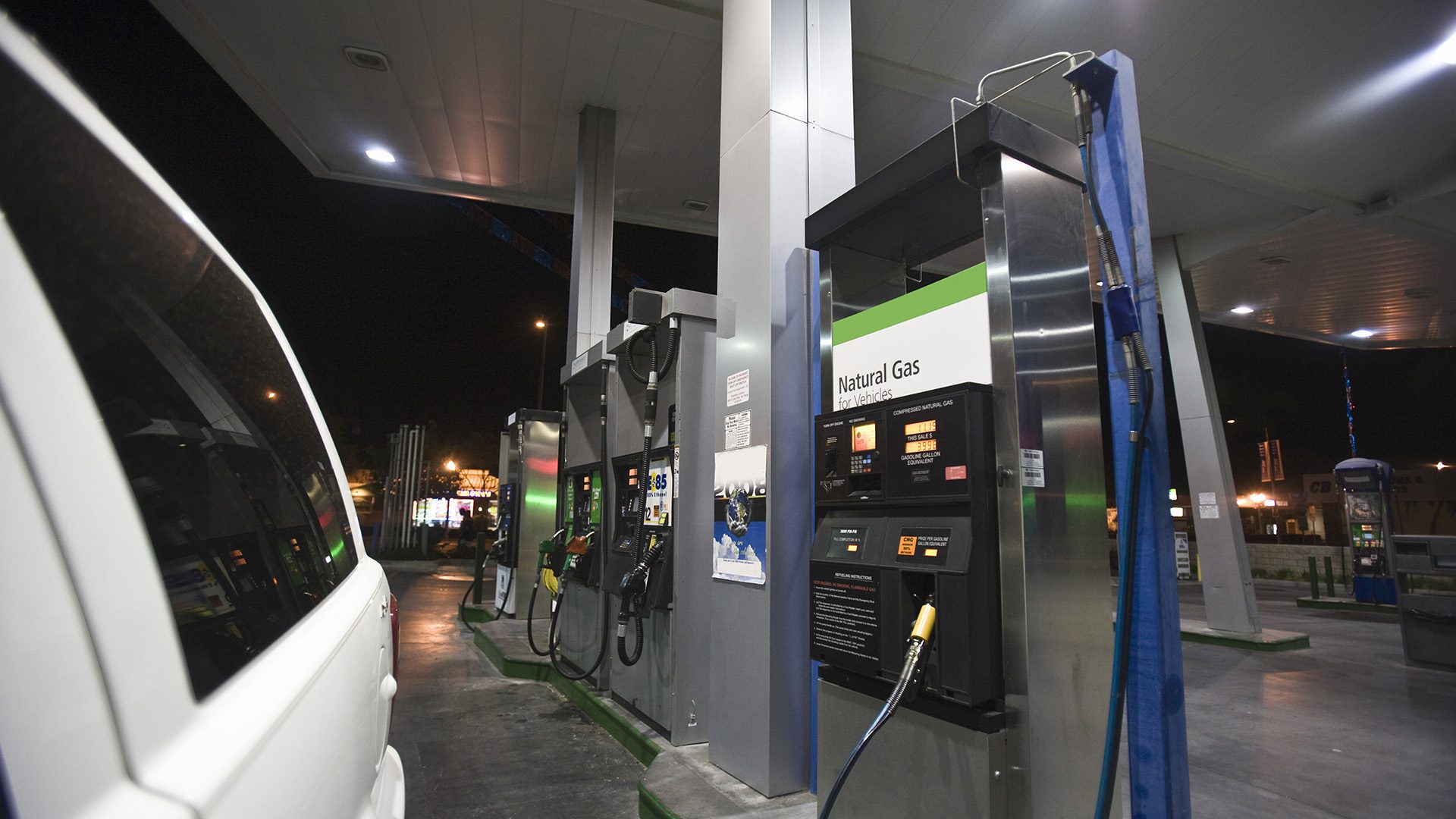 Natural gas fueling station