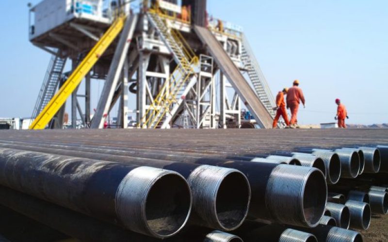 offshore-oil-rig-workers-696x392